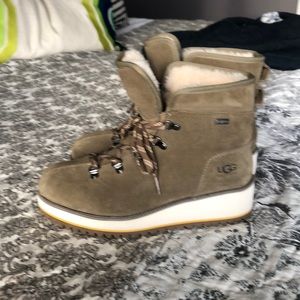 Ugg platform boots size 6.5